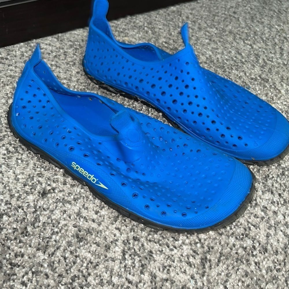 Speedo - blue water shoes - 35.5 or 4